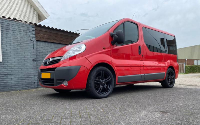 Opel Vivaro met Inter Action Kargin velgen