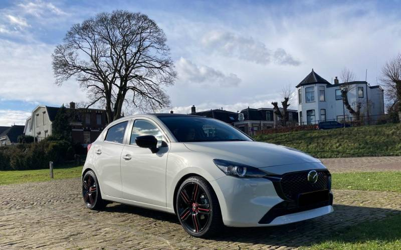 Mazda 2 met Ronal R57 4H velgen