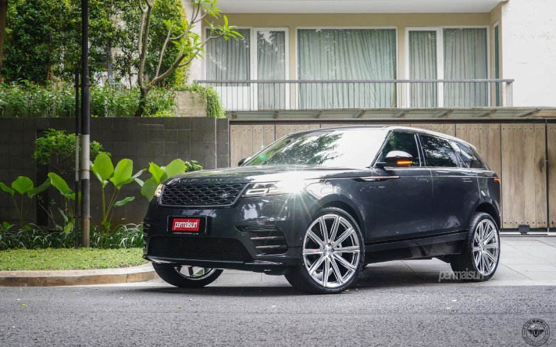 Land Rover Range Rover Velar met Vossen Wheels UV-2 velgen