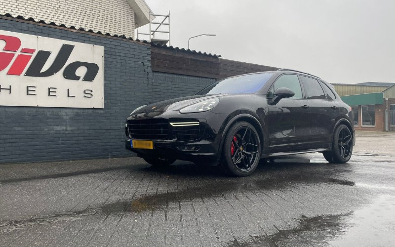 Porsche Cayenne met Concaver Wheels CVR2 (Flow Forged) velgen