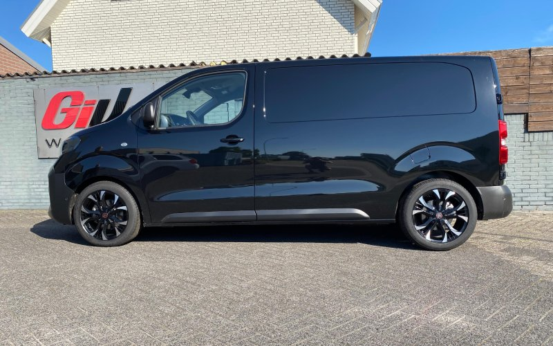 Opel Vivaro met Wolfrace Assassin GT2 velgen