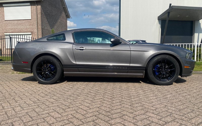 Ford Mustang met Brock B38 velgen