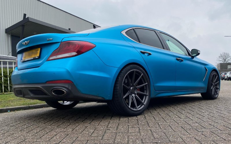 Genesis G70 met Judd T311R (Flow Forged) velgen