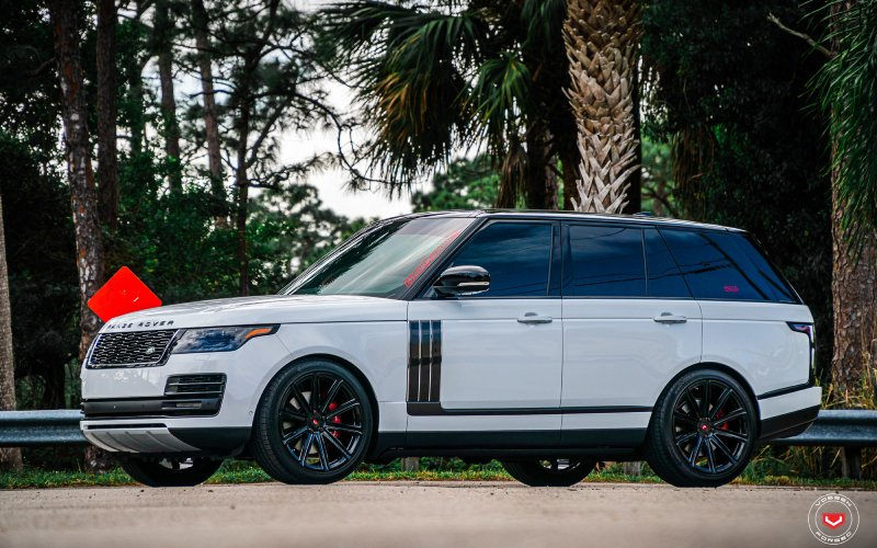 Land Rover Range Rover met Vossen Wheels UV-2 velgen