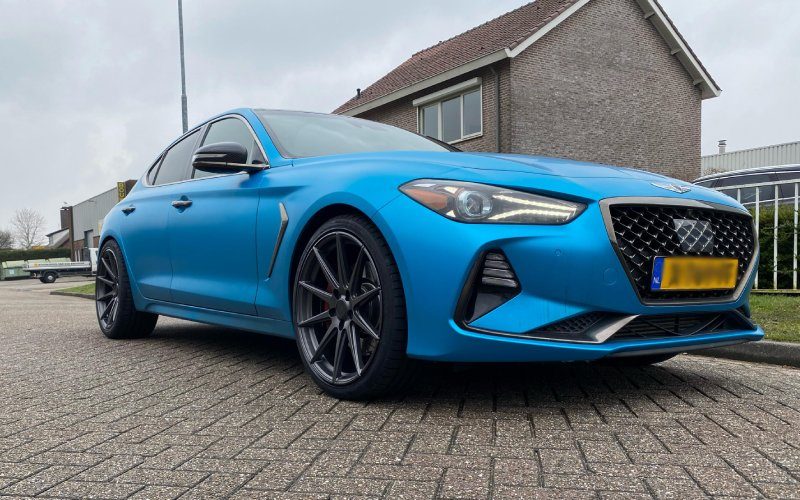 Genesis G70 met Judd T311R (Flow Forged) velgen