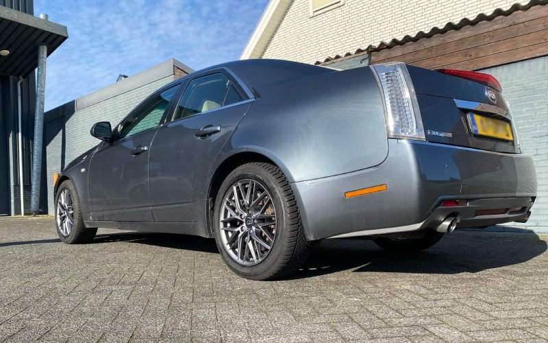 Cadillac CTS met Damina Performance DM08 velgen