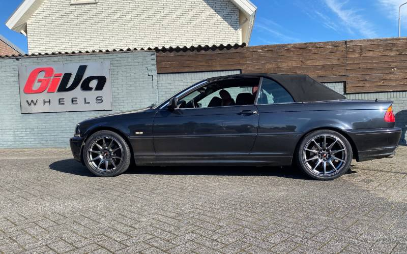 BMW 3-Serie met Japan Racing JR11 Blind velgen