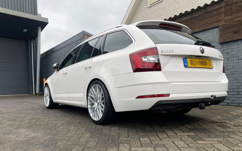 Skoda Octavia met Veemann VFS34 velgen