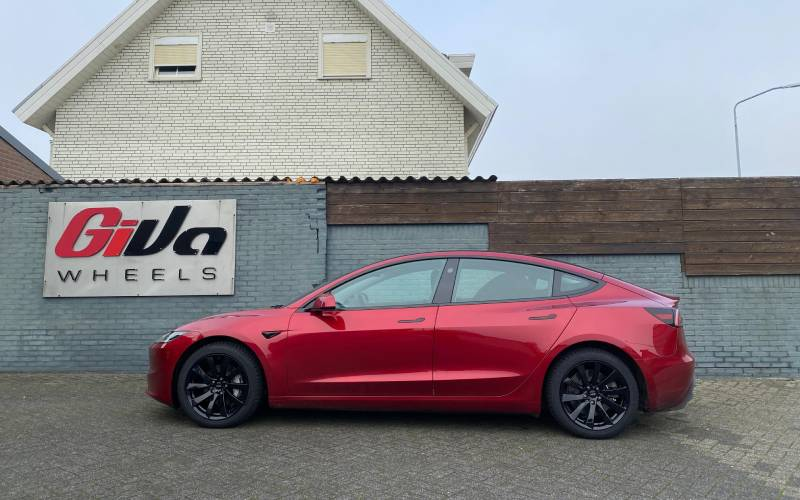 Tesla Model 3 met Platin P106 velgen