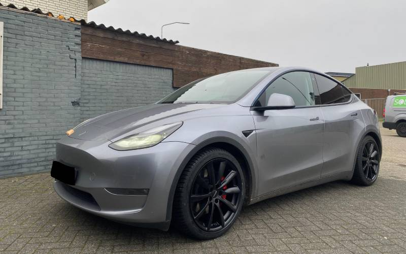 Tesla Model Y met Monaco GP6 velgen