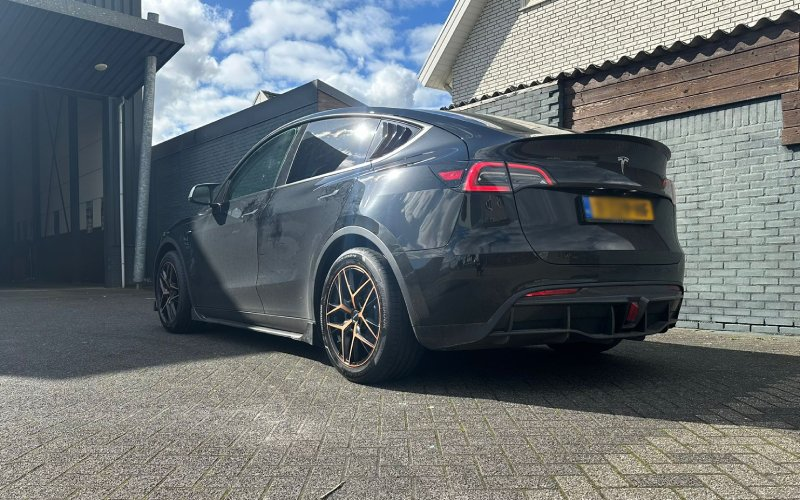 Tesla Model Y met GMP Lunica velgen