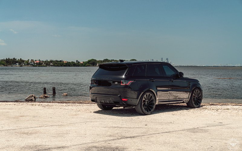 Land Rover Range Rover Sport met Vossen Wheels UV-3 velgen