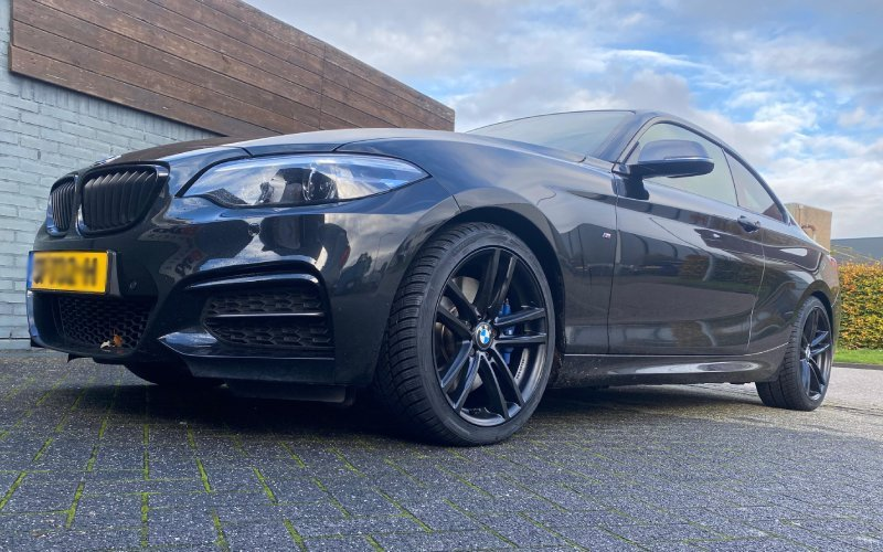 BMW 2-Serie met Rial X10 velgen