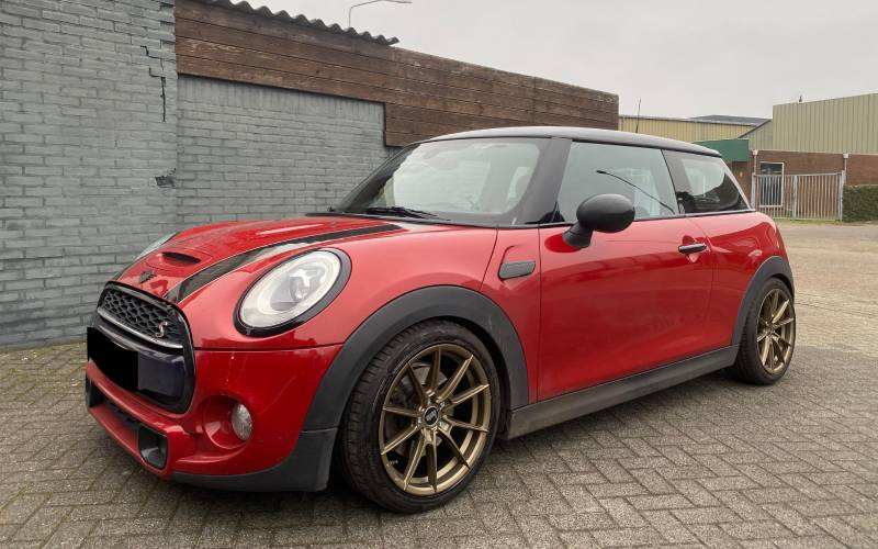 Mini Cooper met Bola B19 velgen