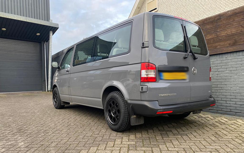 Volkswagen Transporter Multivan met Delta 4x4 Klassik velgen