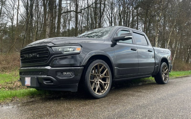 Dodge RAM 1500 met Vossen Wheels HF6-4 velgen