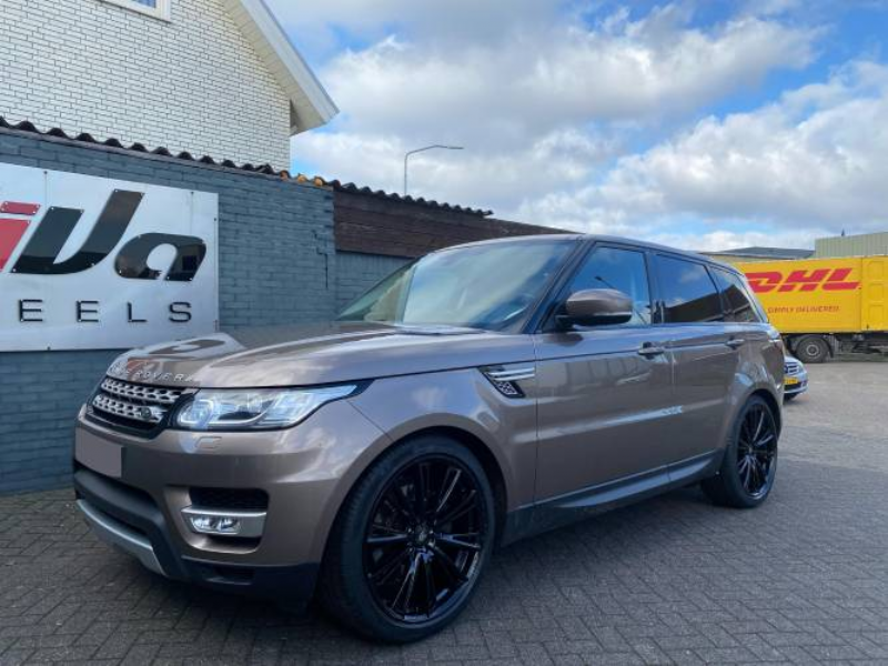 Land Rover Range Rover Sport met Fox Wheels Omega XL velgen