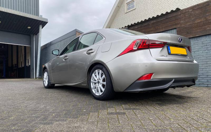 Lexus IS met Borbet RE velgen