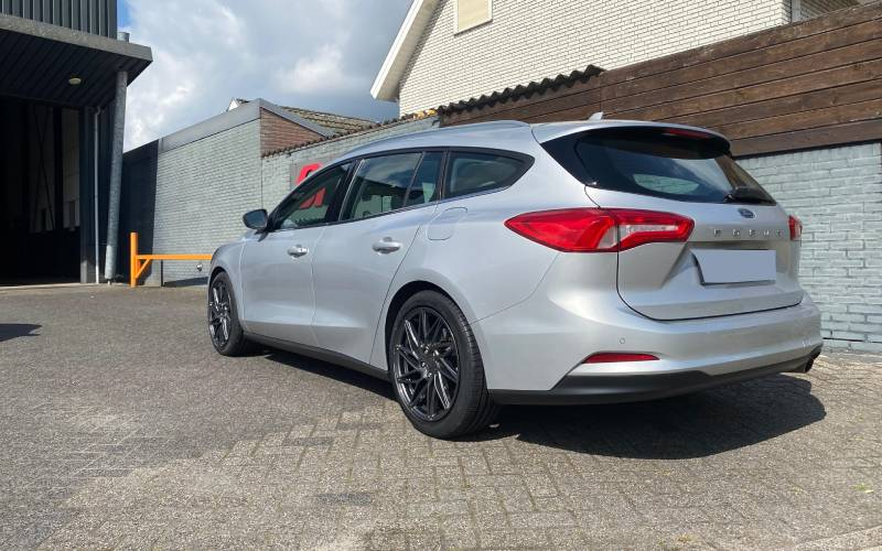 Ford Focus met Keskin KT20 Future velgen