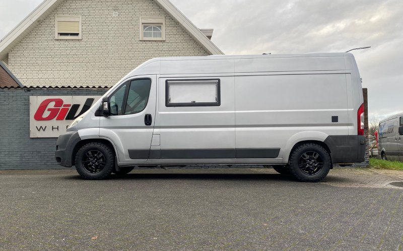 Fiat Ducato met Ronal R64 velgen