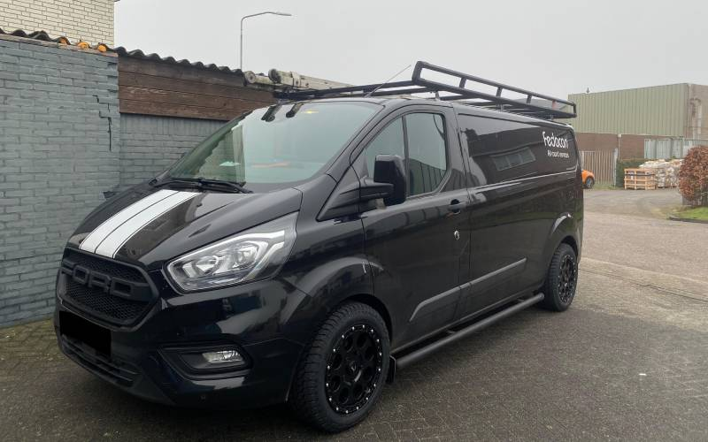 Ford Transit Custom met Delta 4x4 Klassik B Rugged velgen