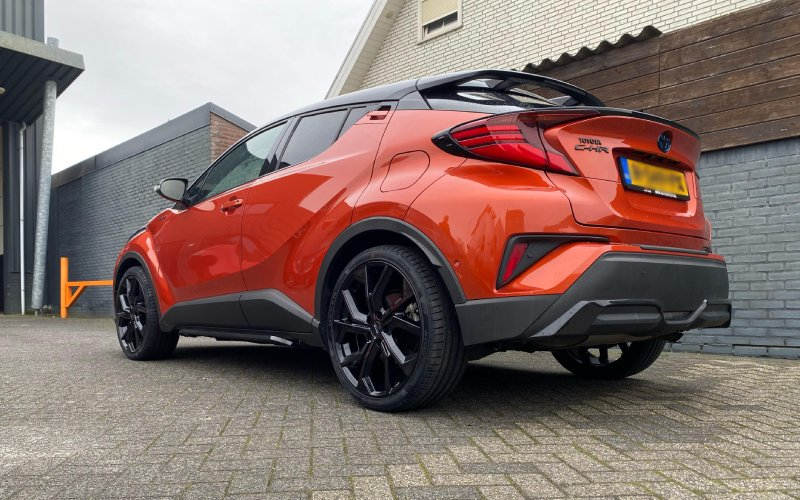 Toyota C-HR met Platin P97 velgen