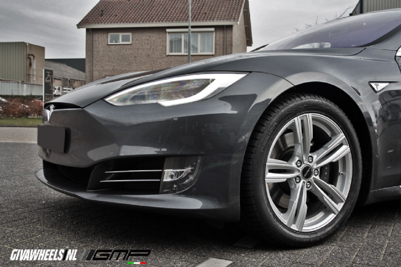 Tesla met GMP velgen