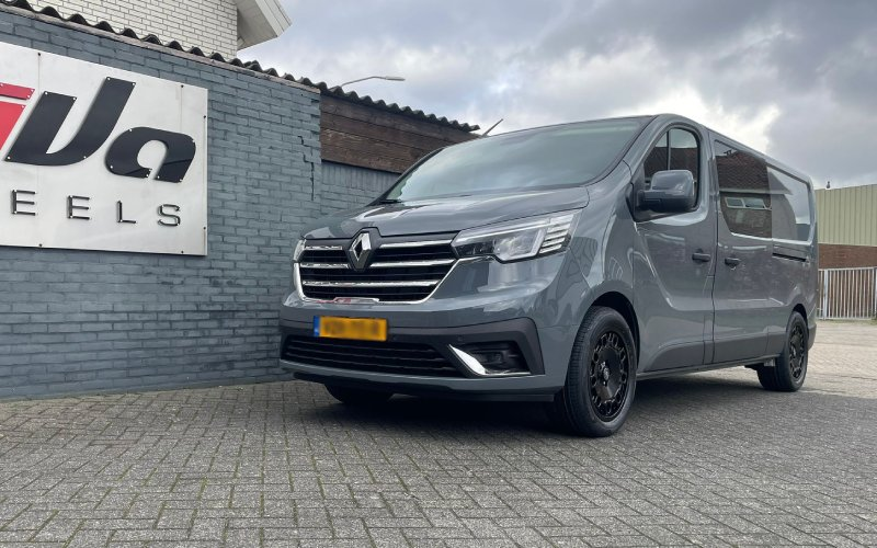 Renault Trafic met AXE EX35 velgen