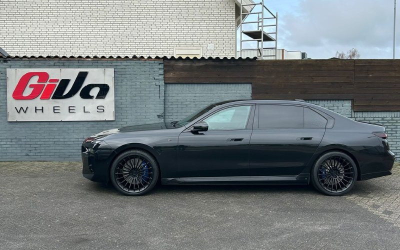 BMW i7 met Korbach Forged PS20 velgen