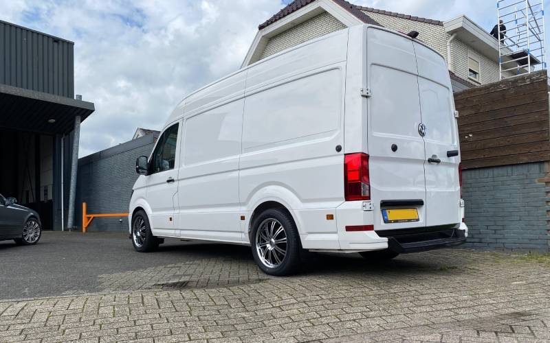 Volkswagen Crafter met Wolfrace Vermont velgen