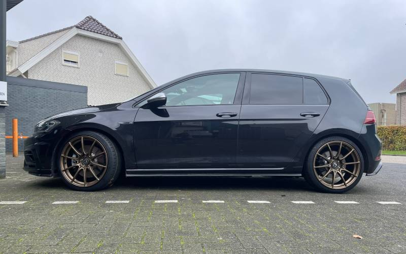 Volkswagen Golf met Tomason TN25 Super Light velgen