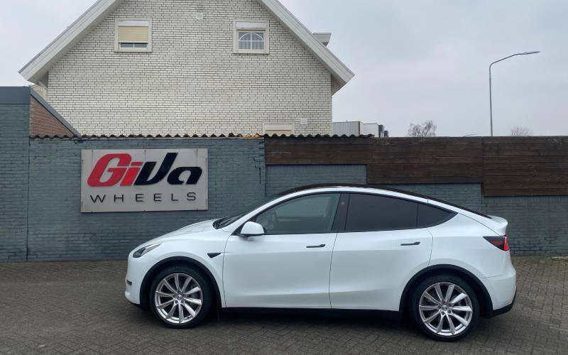 Tesla Model Y met Monaco GP6 velgen