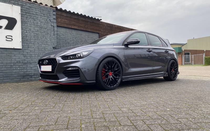 Hyundai i30N met MAM RS4 velgen