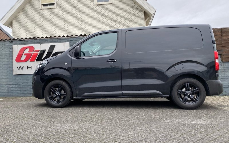 Opel Vivaro met Inter Action Kargin velgen