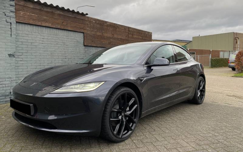 Tesla Model 3 met Devoted Wheels Lightning velgen