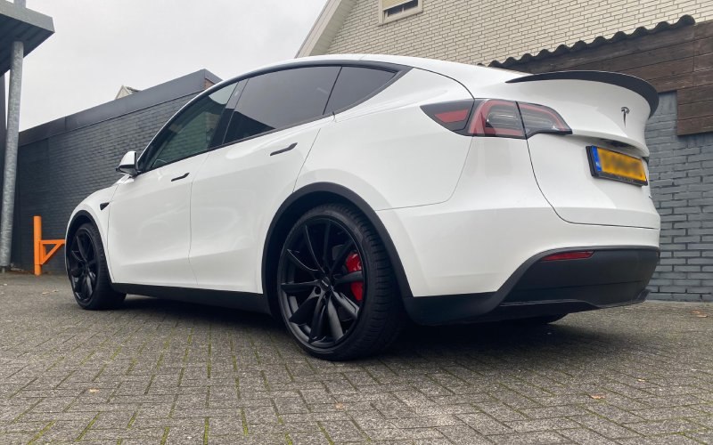 Tesla Model Y met Monaco GP6 velgen