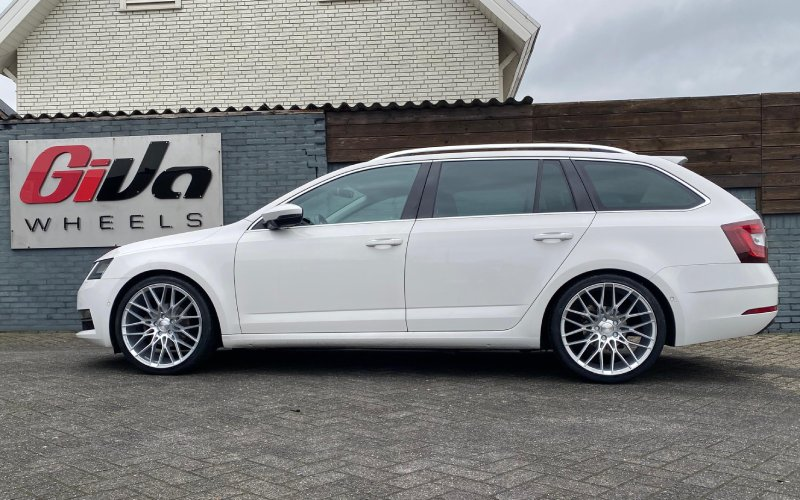 Skoda Octavia met Veemann VFS34 velgen