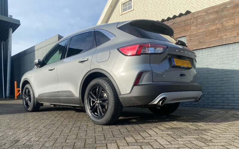 Ford Kuga met RC Design RC27 velgen