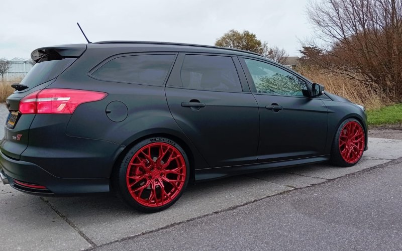 Ford Focus met Concaver Wheels CVR1 (Flow Forged) velgen