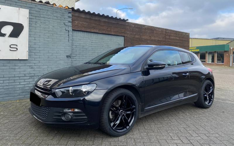 Volkswagen Scirocco met Monaco RR8M velgen