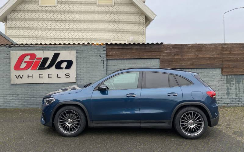 Mercedes-Benz GLA met Keskin KT15 Speed velgen