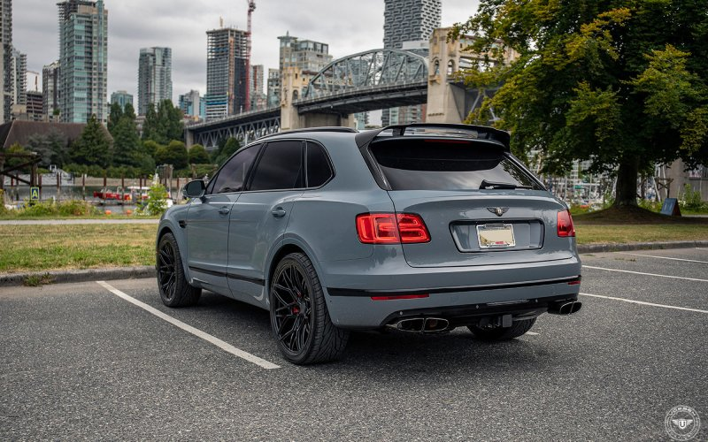 Bentley Bentayga met Vossen Wheels UV-1 velgen