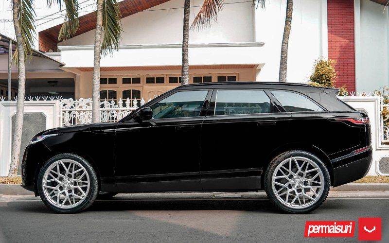 Land Rover Range Rover Velar met Vossen Wheels UV-1 velgen