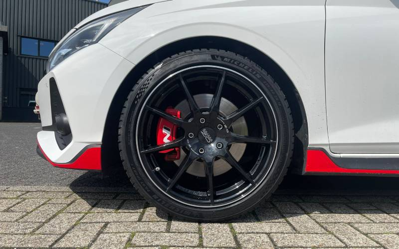 Hyundai i20N met OZ Racing Veloce GT velgen