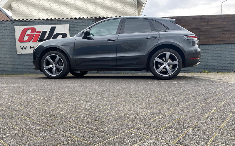 Porsche Macan met Avus Racing AF10 velgen