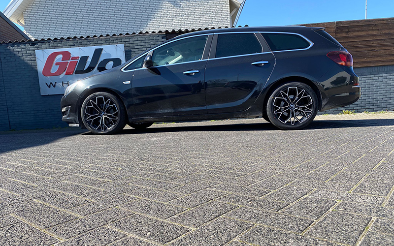 Opel Astra met Bola FLF (Flow Forged) velgen