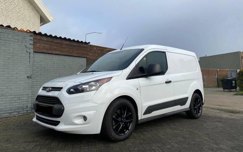 Ford Transit Connect met Monaco CL2 5H velgen