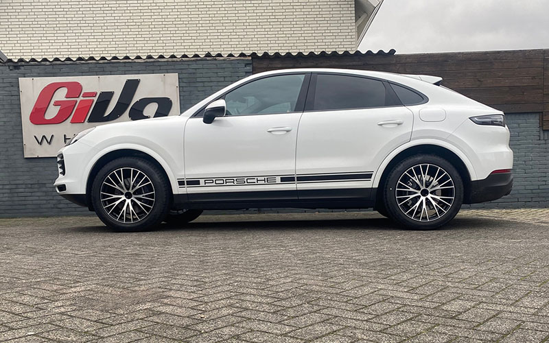 Porsche Cayenne met MAK Rennen velgen