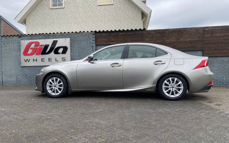 Lexus IS met Borbet RE velgen