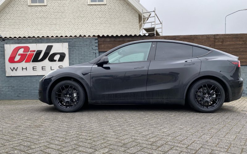 Tesla Model Y met Parotech Story velgen